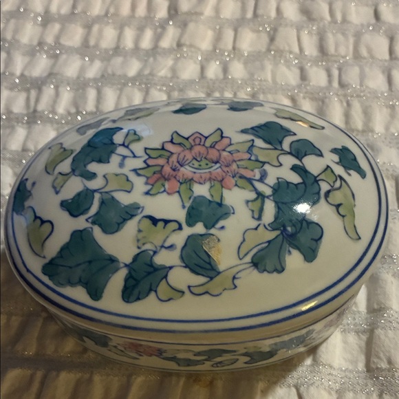Floral Covered Ceramic Trinket Box- Chinese - Picture 2 of 7